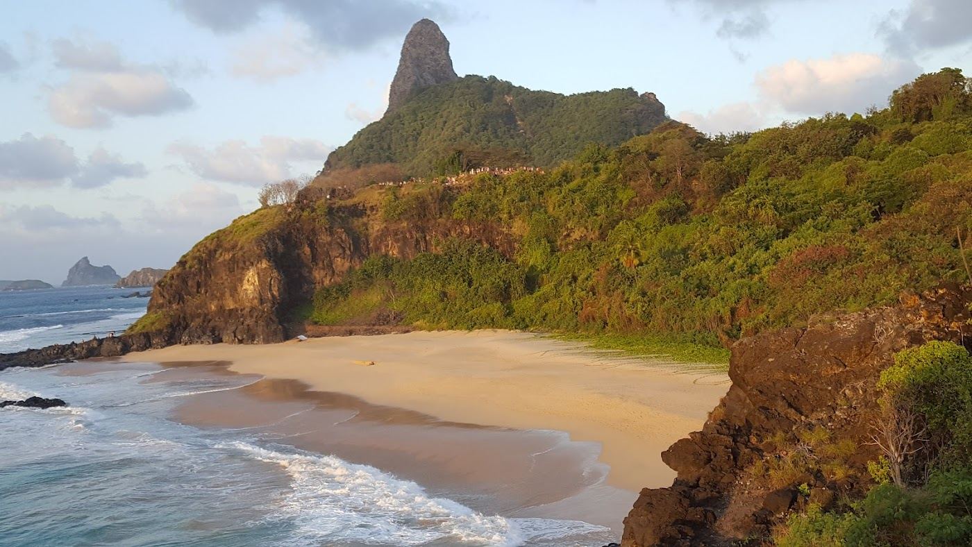 Clear shallow water and rocky headlands at Praia do Americano in Fernando de Noronha