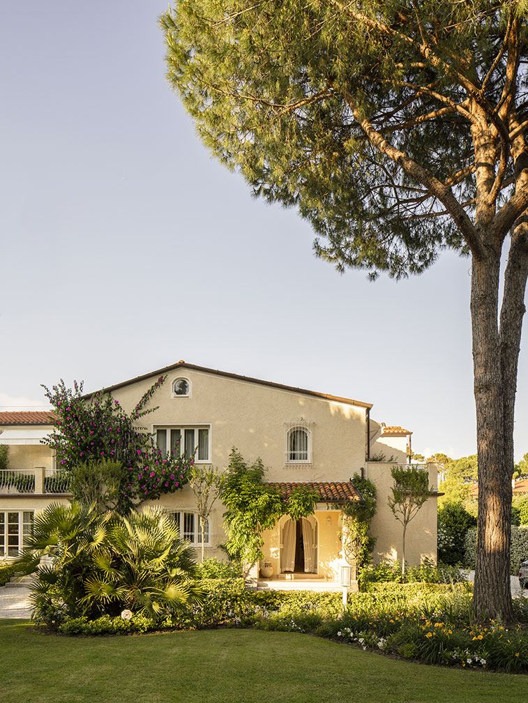 The fine golden Forte dei Marmi sand with the marble streaked Apuan Alps rising behind the Versilia coast