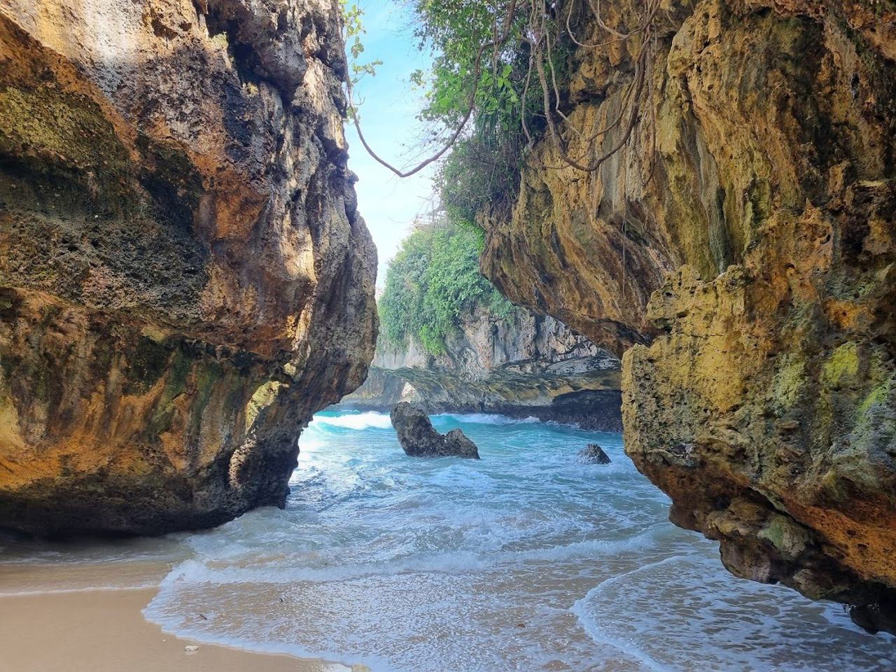 The cave access and surf at Suluban Beach near Uluwatu