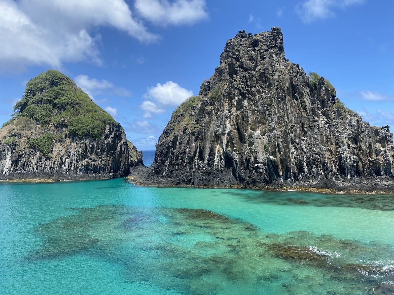 Tidal pools at Baia dos Porcos with the Dois Irmaos rocks behind
