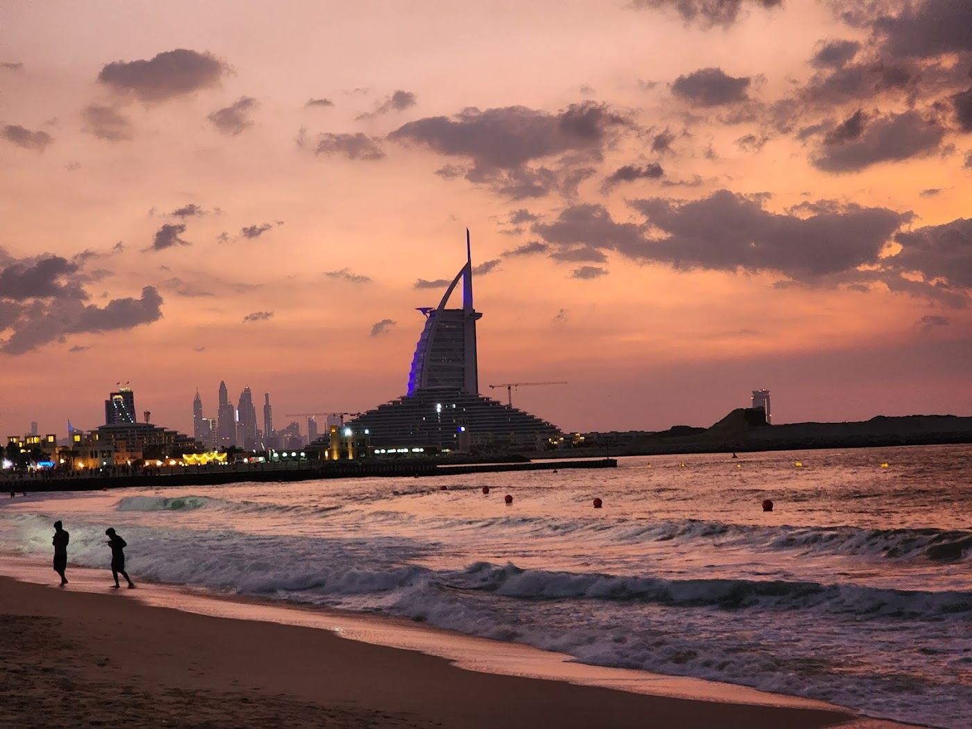 Free public sand and calm Gulf water at Kite Beach in Jumeirah, Dubai