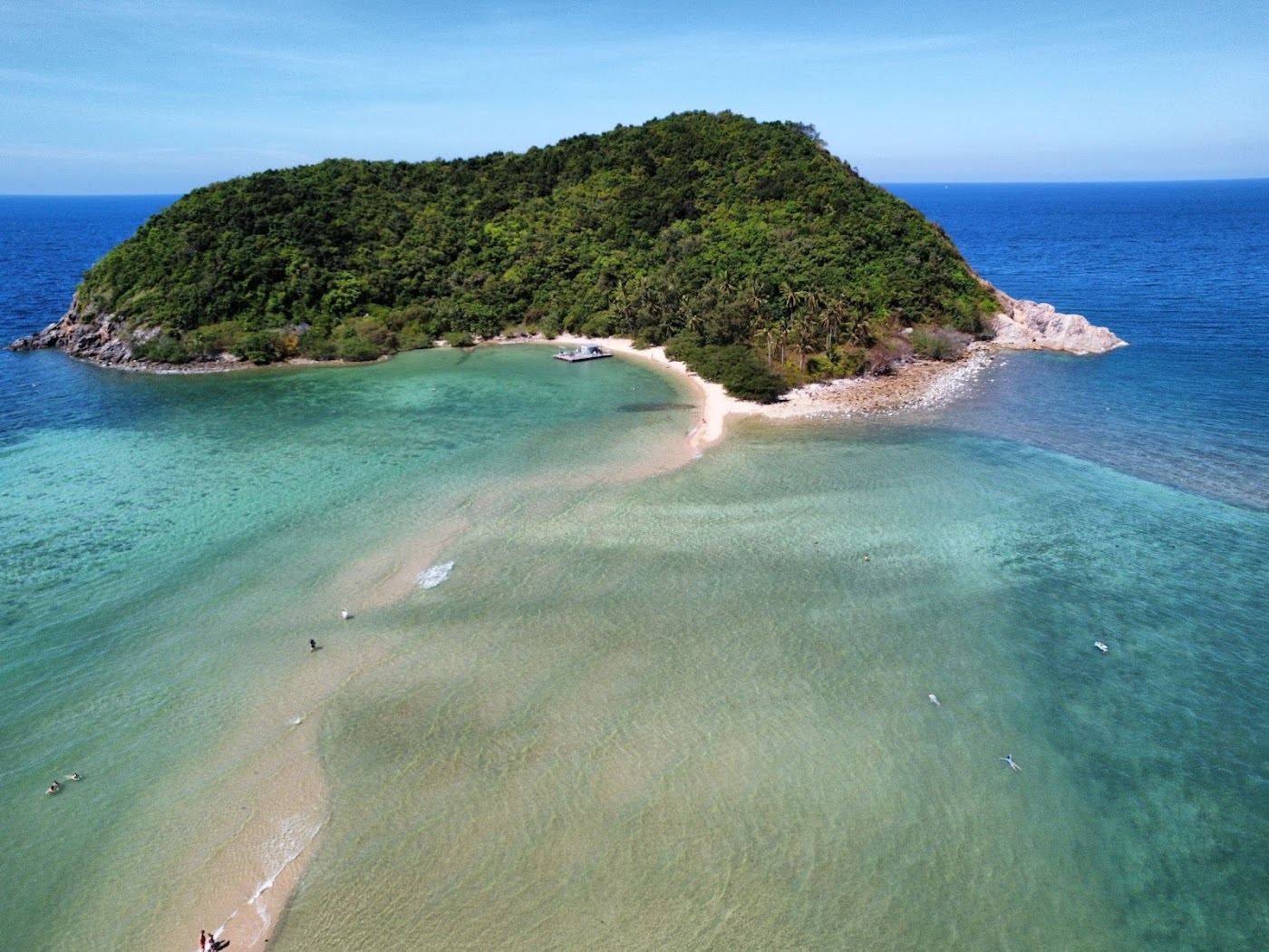 The sandbar and clear shallow water reaching toward Koh Ma off Mae Haad on Koh Phangan