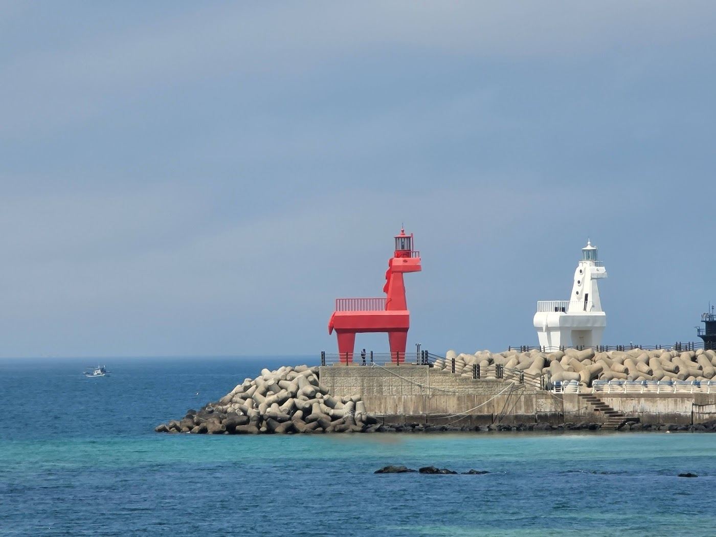 Light grey sand and calm water at Iho Tewoo Beach near Jeju City