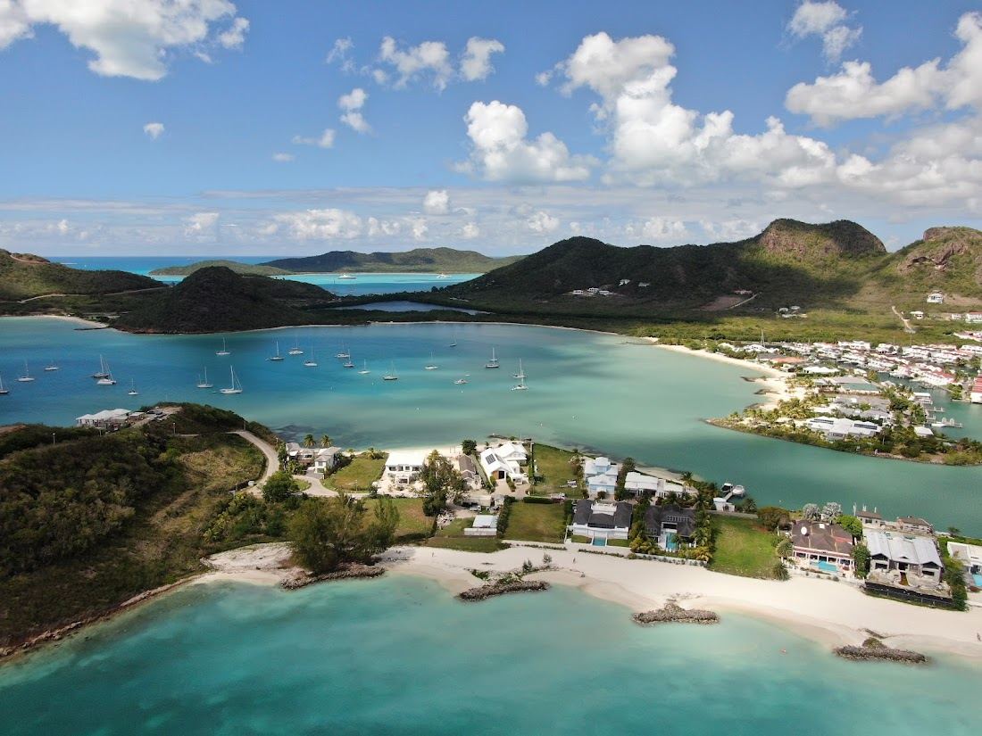 Soft white sand and turquoise water along Jolly Beach in Antigua