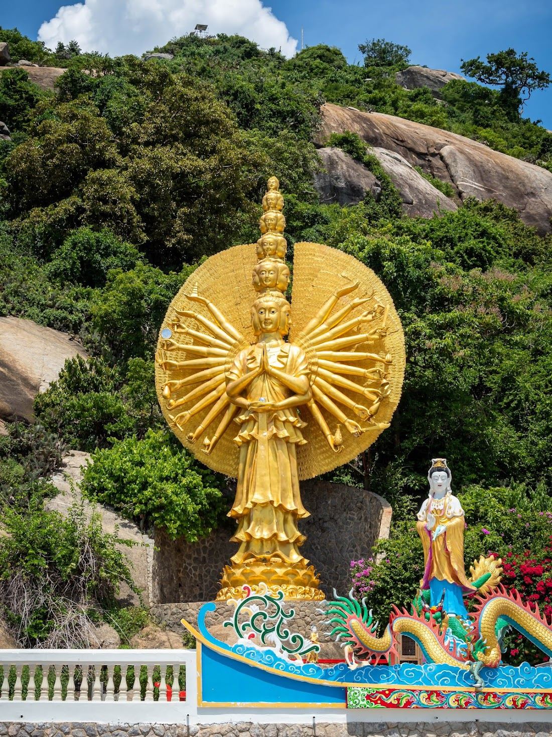 The temple hill and macaque monkeys above Khao Takiab Beach