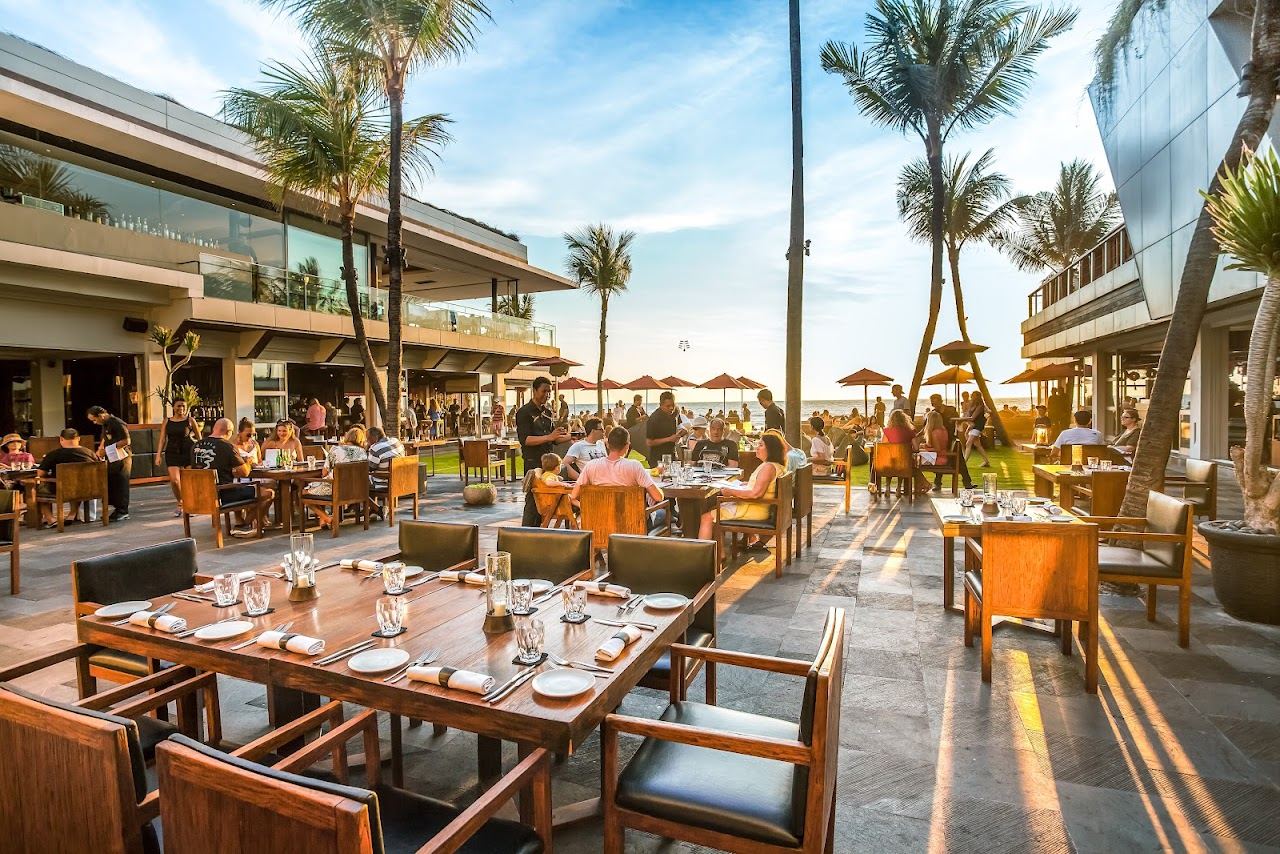 Ocean facing deck and seating at KU DE TA looking toward the Seminyak surf