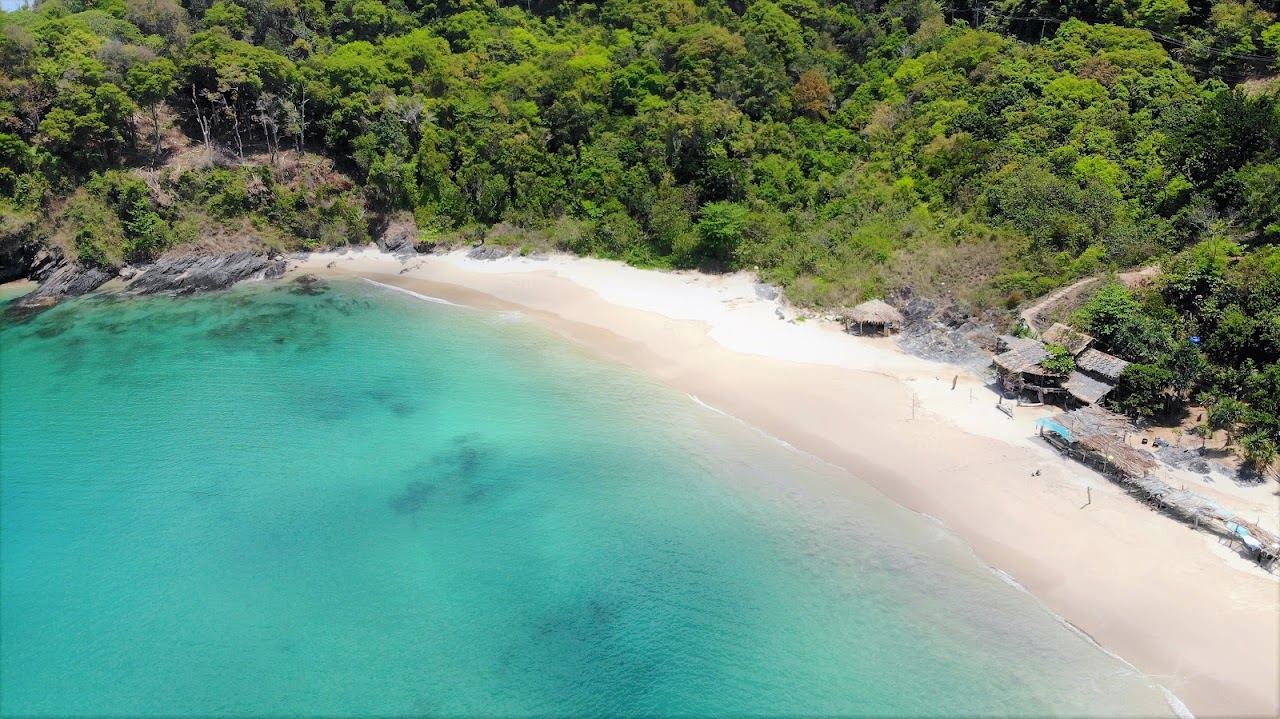 Clear water and rocky shore at the secluded Nui Beach in the south of Koh Lanta