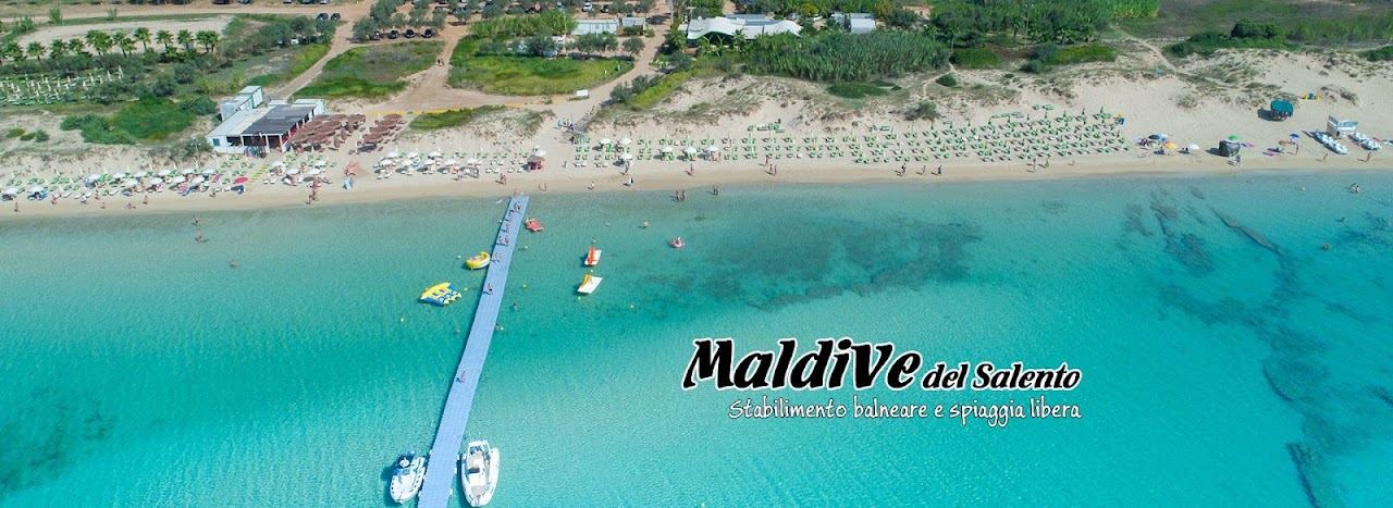 Umbrella rows and pale sand at Lido Maldive del Salento in Marina di Pescoluse