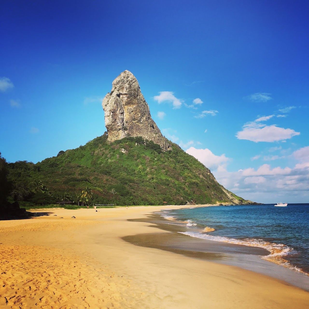 Calm shallow water at Praia da Conceicao used for the Fernando de Noronha family beaches guide on Beaches for Kings