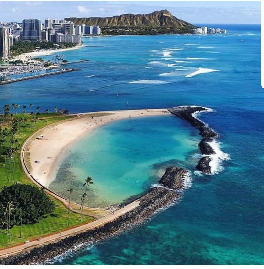 Calm reef protected water at Ala Moana Beach Park
