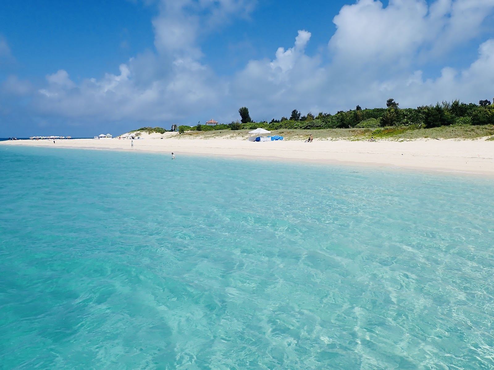 Long stretch of white sand and clear blue water at Yonaha Maehama beach on Miyako, Okinawa
