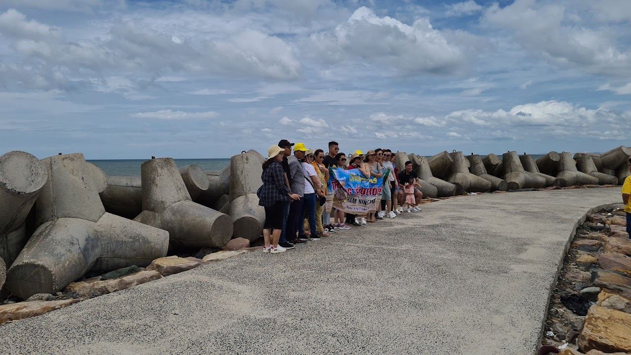 Rock formations on the sand at Ong Dia Rock Beach at the entrance to Mui Ne