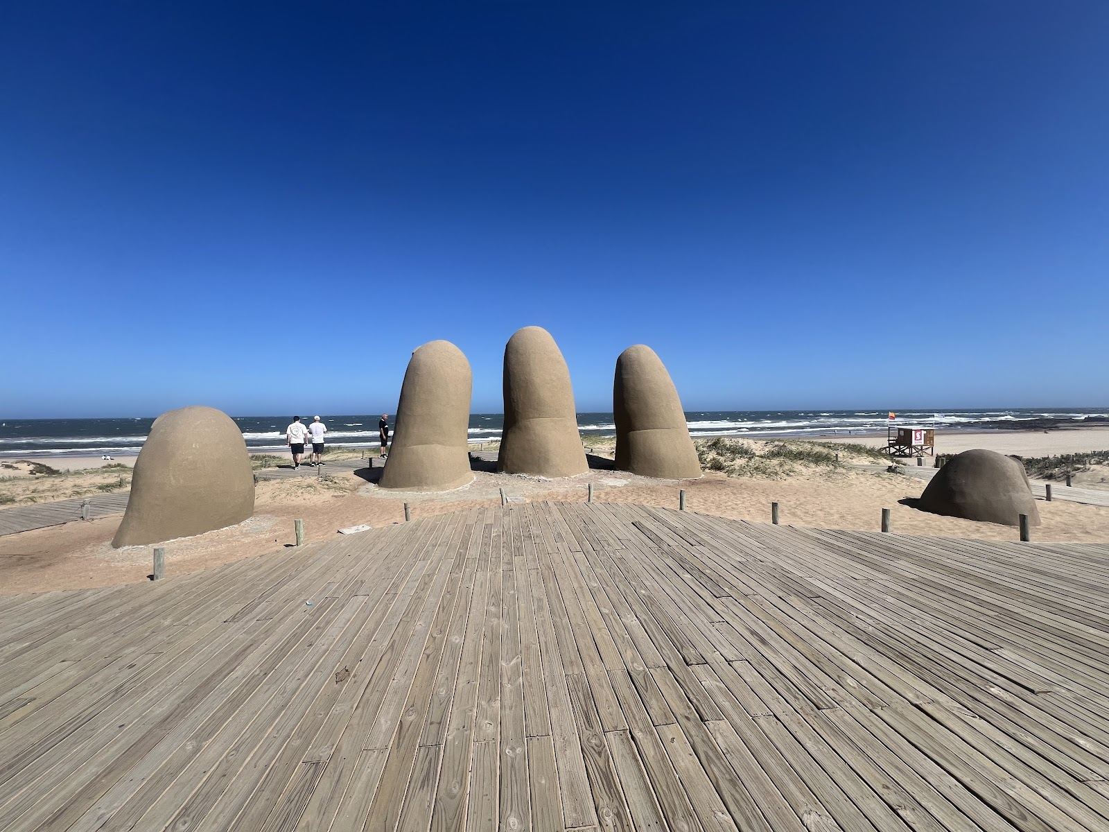 Playa de los Dedos Punta del Este and the Hand sculpture