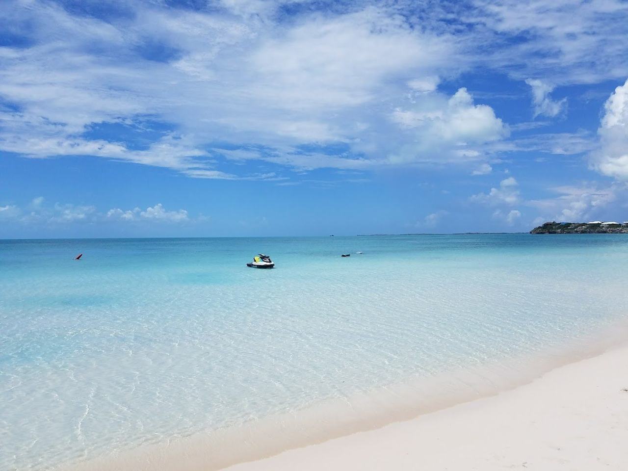 Sapodilla Bay calm shallow lagoon beach on Providenciales