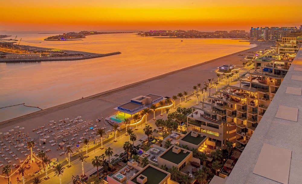 Beach clubs and a tidy promenade along Palm West Beach on the Palm Jumeirah